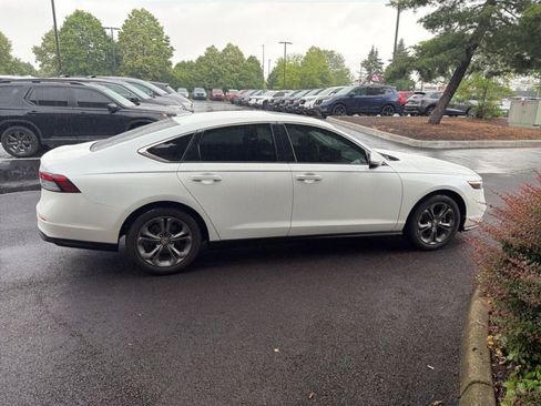 Certified 2023 Honda Accord EX image 19