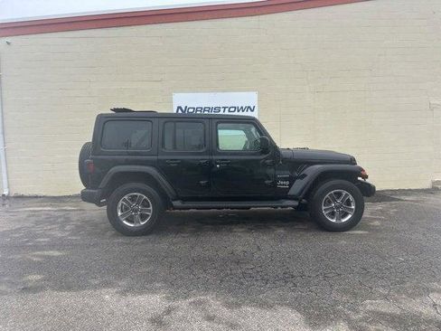 Certified 2022 Jeep Wrangler Unlimited Sahara AWD/4WD image 3