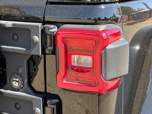 Used 2020 Jeep Wrangler Unlimited Rubicon AWD/4WD image 40