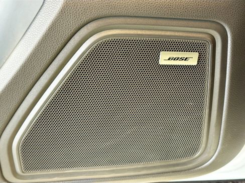 Used 2025 Porsche Macan image 12