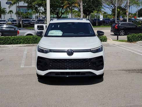 New 2026 Volkswagen Tiguan SE R-Line FWD image 2