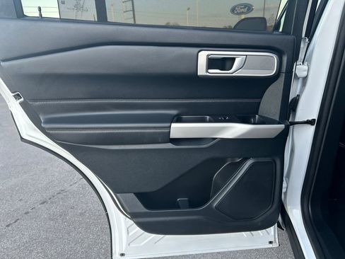 Certified 2024 Ford Explorer Limited image 27