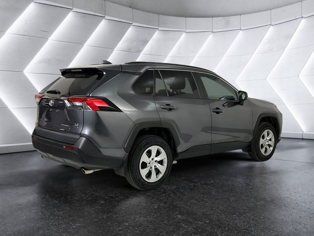 Used 2021 Toyota RAV4 LE FWD image 4