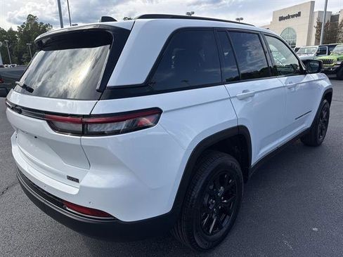 New 2025 Jeep Grand Cherokee Altitude image 5