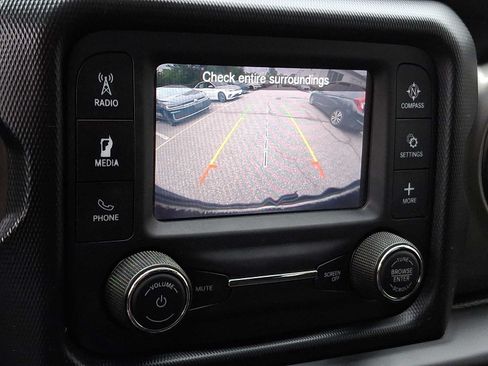 Used 2018 Jeep Wrangler Unlimited Sport S AWD/4WD image 15