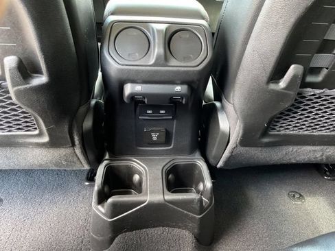 Used 2022 Jeep Gladiator Rubicon w/ LED Lighting Group AWD/4WD image 35