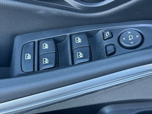 Used 2025 BMW 330i Sedan w/ M Sport Package image 13