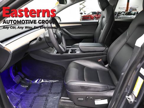 Used 2022 Tesla Model Y Long Range image 14