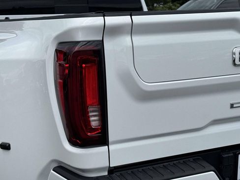 Used 2023 GMC Sierra 3500 Denali w/ Denali Ultimate Package AWD/4WD image 10