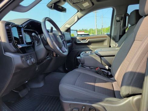 Used 2024 Chevrolet Silverado 1500 LT AWD/4WD image 8