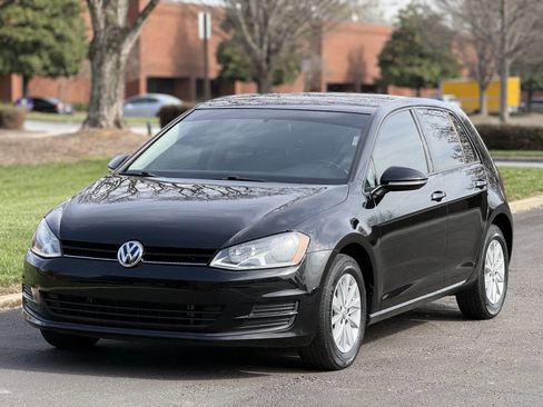 Used 2016 Volkswagen Golf S image 2
