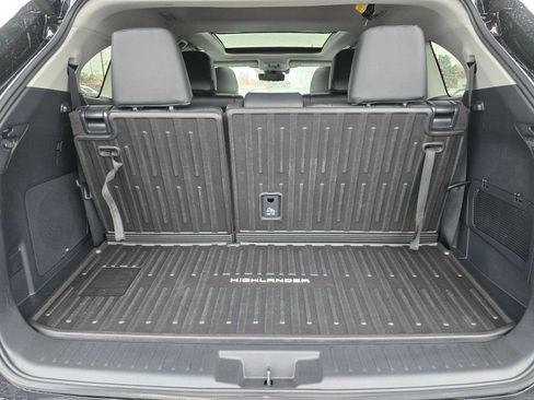 Certified 2025 Toyota Highlander Platinum image 17
