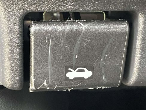 Used 2025 Nissan Kicks SV image 17