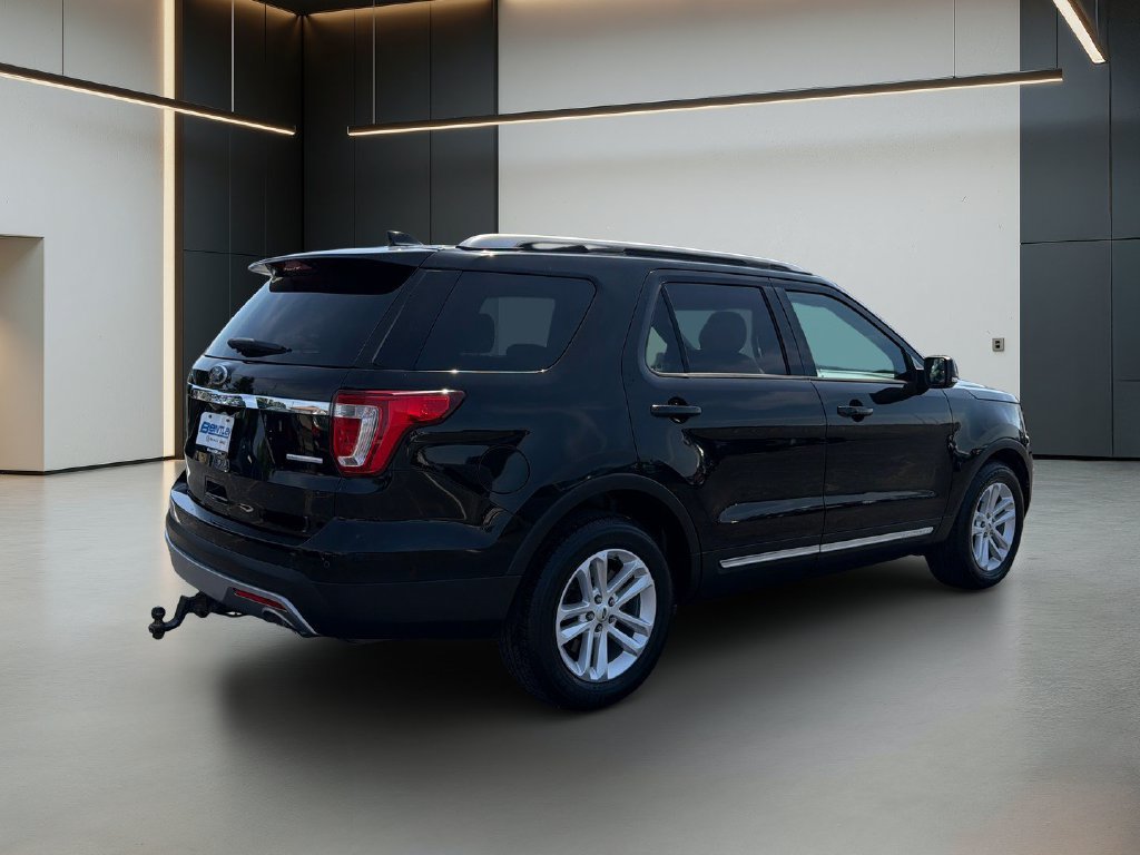Used 2016 Ford Explorer XLT w/ Equipment Group 202A FWD image 6