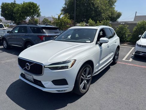 Used 2021 Volvo XC60 T5 Momentum FWD image 1
