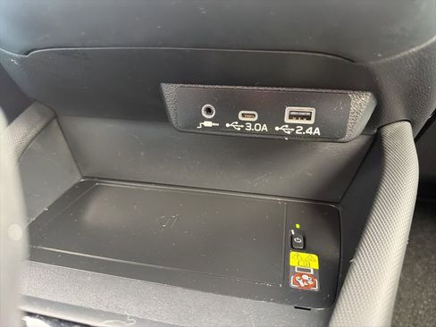 Certified 2025 Subaru Forester Limited image 38