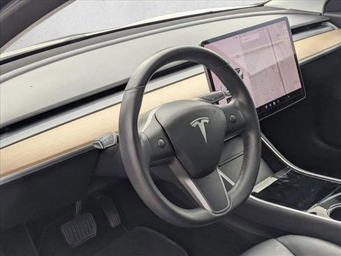 Used 2020 Tesla Model 3 Standard Range image 8