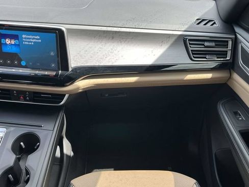 Used 2024 Volkswagen Atlas Cross Sport SE FWD image 18