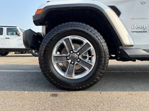 Used 2020 Jeep Wrangler Unlimited Sahara w/ LED Lighting Group AWD/4WD image 16
