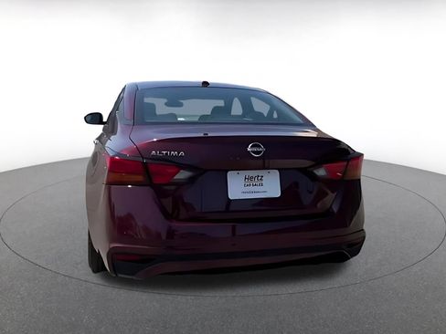 Used 2025 Nissan Altima 2.5 SV FWD image 13
