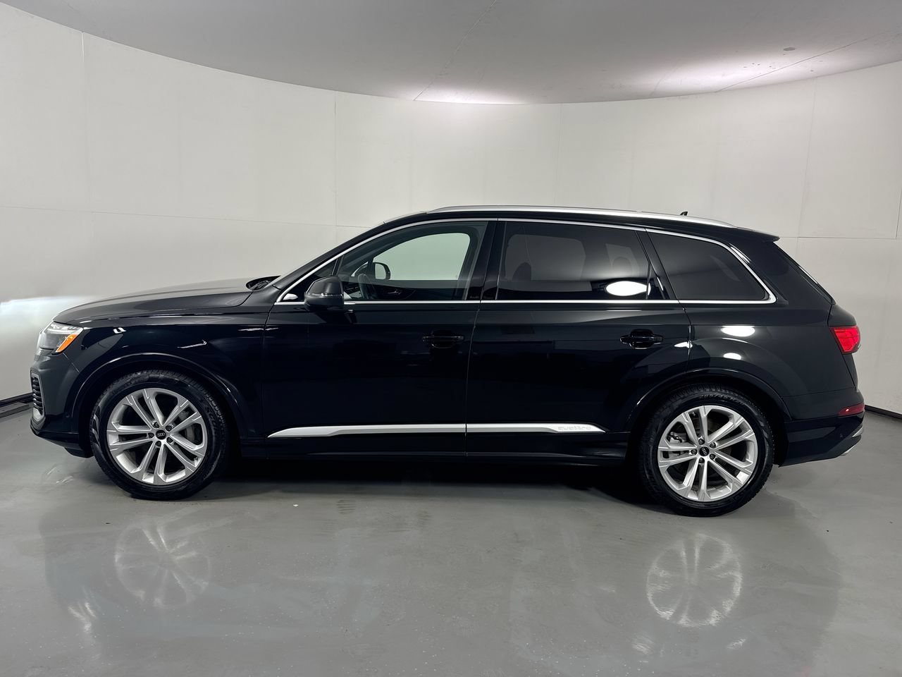 Used 2025 Audi Q7 3.0T Prestige w/ Prestige Package AWD/4WD image 2