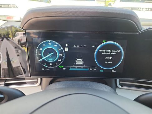 New 2025 Hyundai Elantra Limited image 31