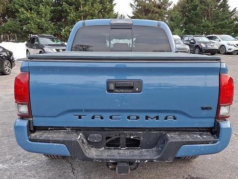 Used 2019 Toyota Tacoma TRD Sport image 5
