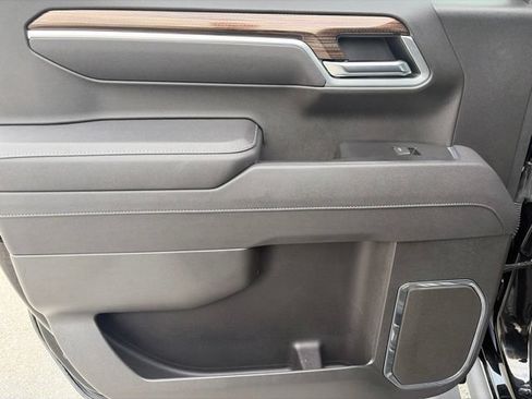 Used 2025 Chevrolet Silverado 1500 LT AWD/4WD image 27