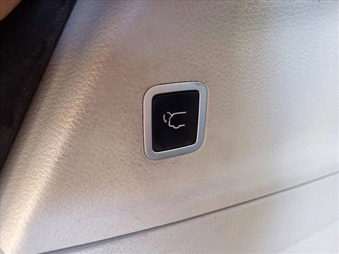 Used 2018 Chrysler Pacifica Touring-L w/ Advanced Safetytec Group FWD image 9