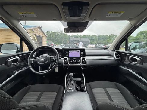 Used 2021 Kia Sorento LX AWD/4WD image 13