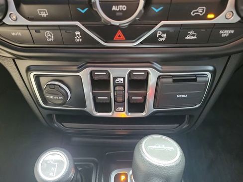 Used 2021 Jeep Gladiator Sport AWD/4WD image 32