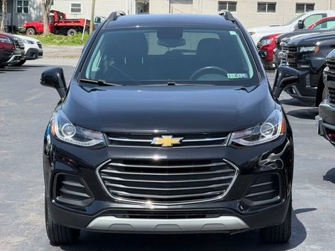 Used 2022 Chevrolet Trax LT w/ LT Convenience Package AWD/4WD image 2