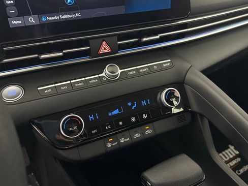 Used 2024 Hyundai Elantra SEL image 18