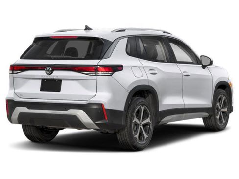 Used 2025 Volkswagen Tiguan SE AWD/4WD image 2