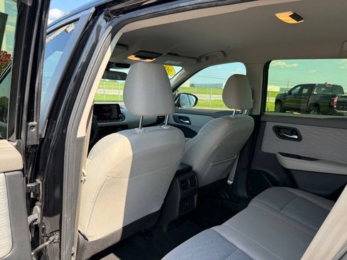 Used 2023 Nissan Rogue SV FWD image 10