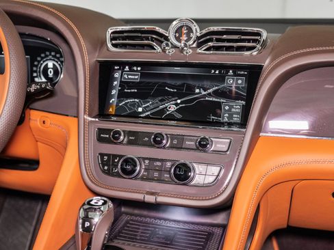 Used 2025 Bentley Bentayga image 37