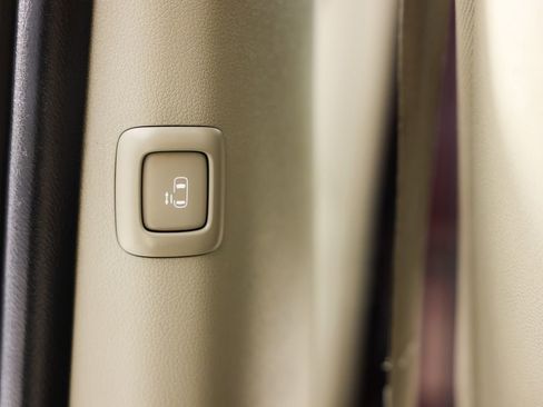 Used 2015 Kia Sedona LX w/ LX Convenience Package image 20