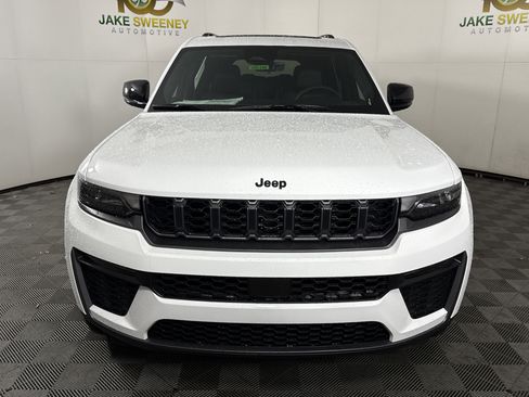 New 2026 Jeep Grand Cherokee L Limited w/ Limited Altitude Package AWD/4WD image 3