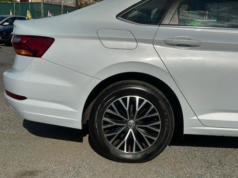 Used 2019 Volkswagen Jetta SE w/ Cold Weather Package FWD image 38