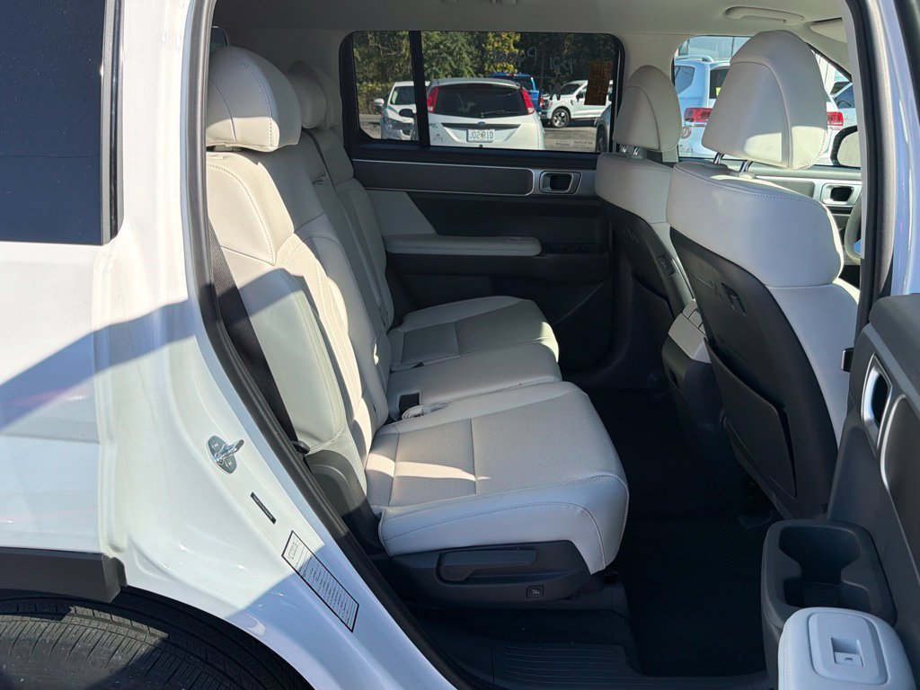 Used 2025 Hyundai Santa Fe SEL AWD/4WD image 22