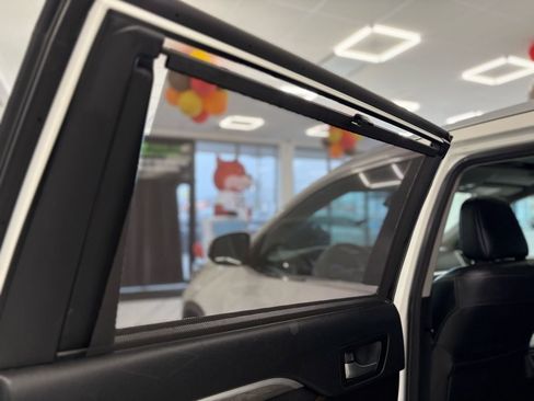 Used 2018 Toyota Highlander Limited w/ Protection Package #3 image 38