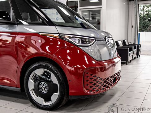 Used 2025 Volkswagen ID. Buzz Pro S RWD image 4