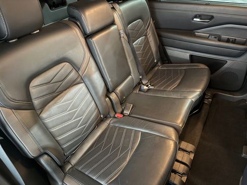 Used 2023 Nissan Pathfinder Platinum w/ Cargo Package image 43