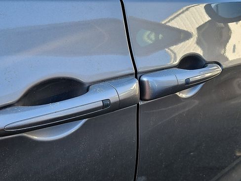 Used 2017 Chrysler Pacifica Touring FWD image 10