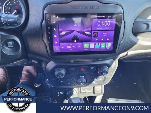 Used 2018 Jeep Renegade Latitude w/ Cold Weather Group image 19