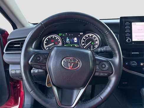 Used 2022 Toyota Camry SE image 11