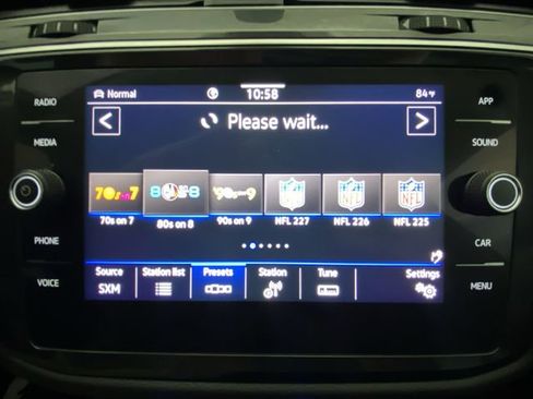 Used 2022 Volkswagen Tiguan SE AWD/4WD image 16