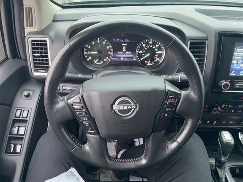 Used 2023 Nissan Frontier SV w/ SV Premium Package image 12