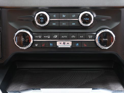 Used 2024 Ford F350 Platinum w/ FX4 Off-Road Package image 40