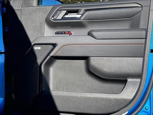 Used 2022 GMC Sierra 1500 AT4 image 32